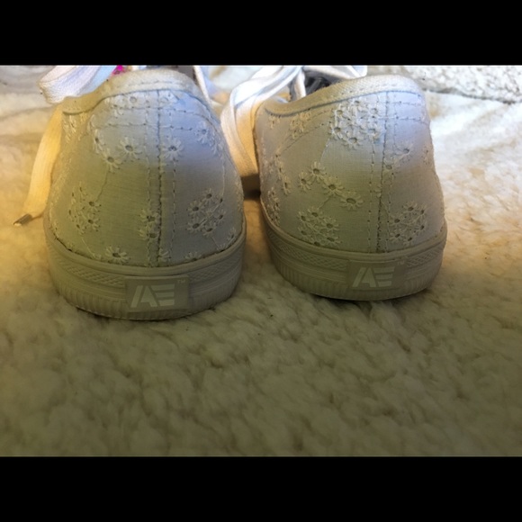 White size 9 shoes from American Eagle - Picture 4 of 5